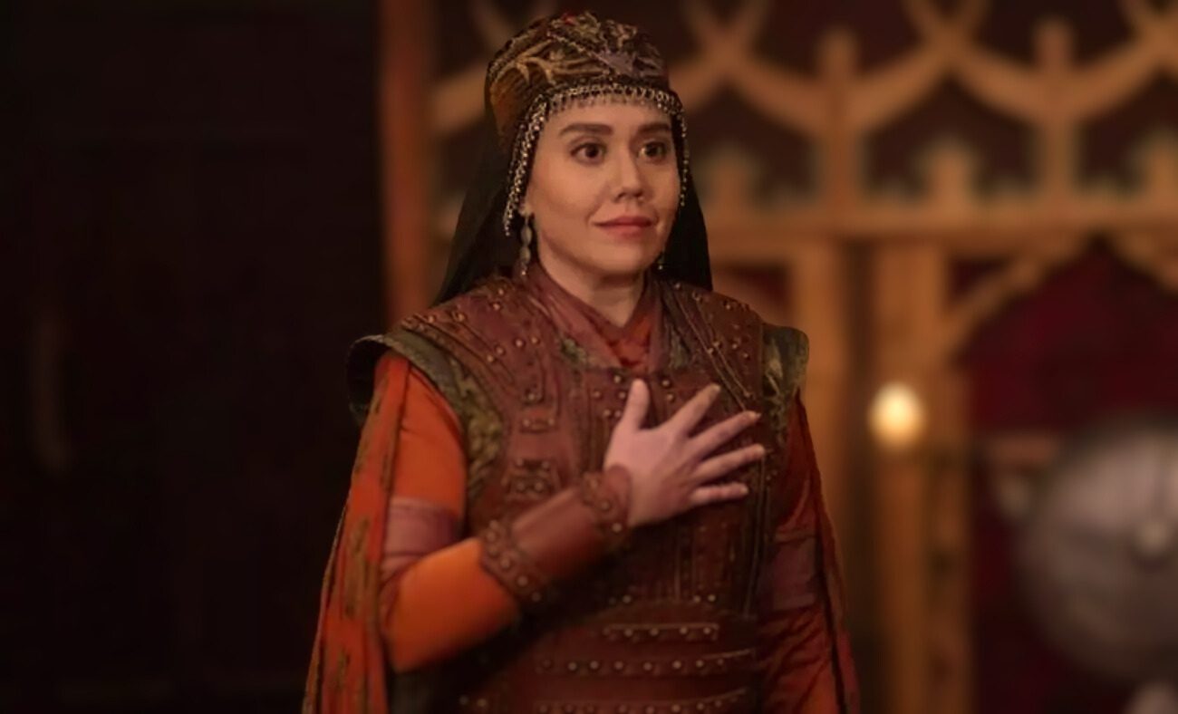 Begum Hatun in Kuruluş Osman discussing plans, adding tension to Osman Bey’s life.