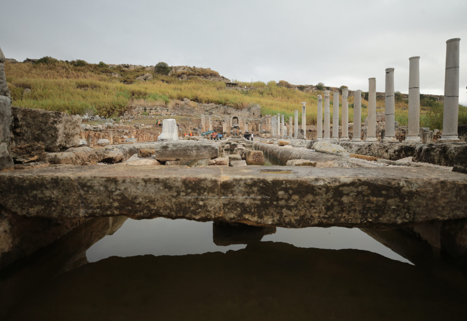 Water flows again after 1,800 years at ancient Kestros Fountain in Türkiye's Perge