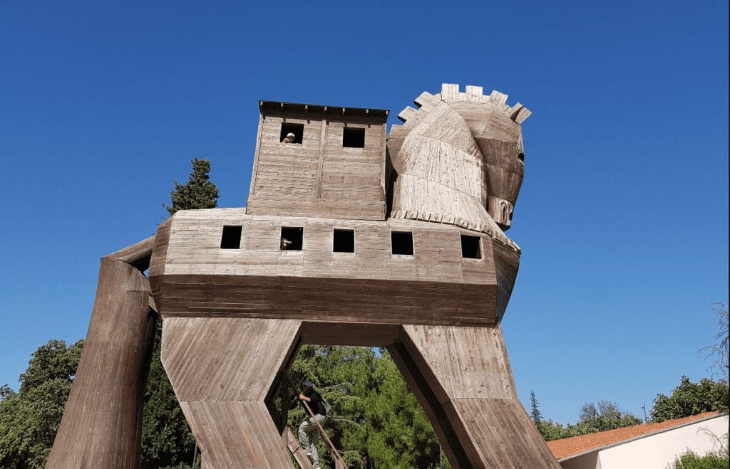 Trojan-Horse-of-Troy-From-Legendary-Iliade-to-Holywood