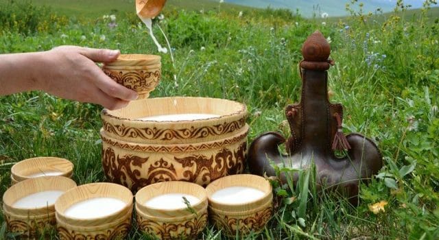 Steppe nomads gathering for a feast featuring kımız, a symbol of hospitality in Central Asia.