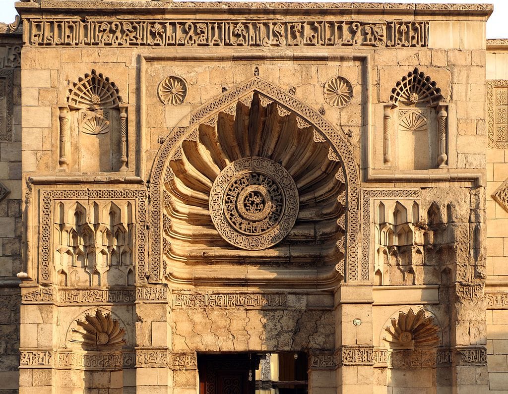 Facade of the Aqmar Mosque. The names of Ali and Muhammad are inscribed in the central medallion.