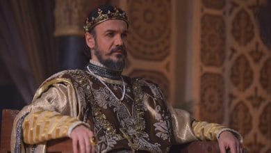 Devrim Evin as King Amalric in Saladin Ayyubi: The Conqueror of Jerusalem, TRT 1 historical drama series.