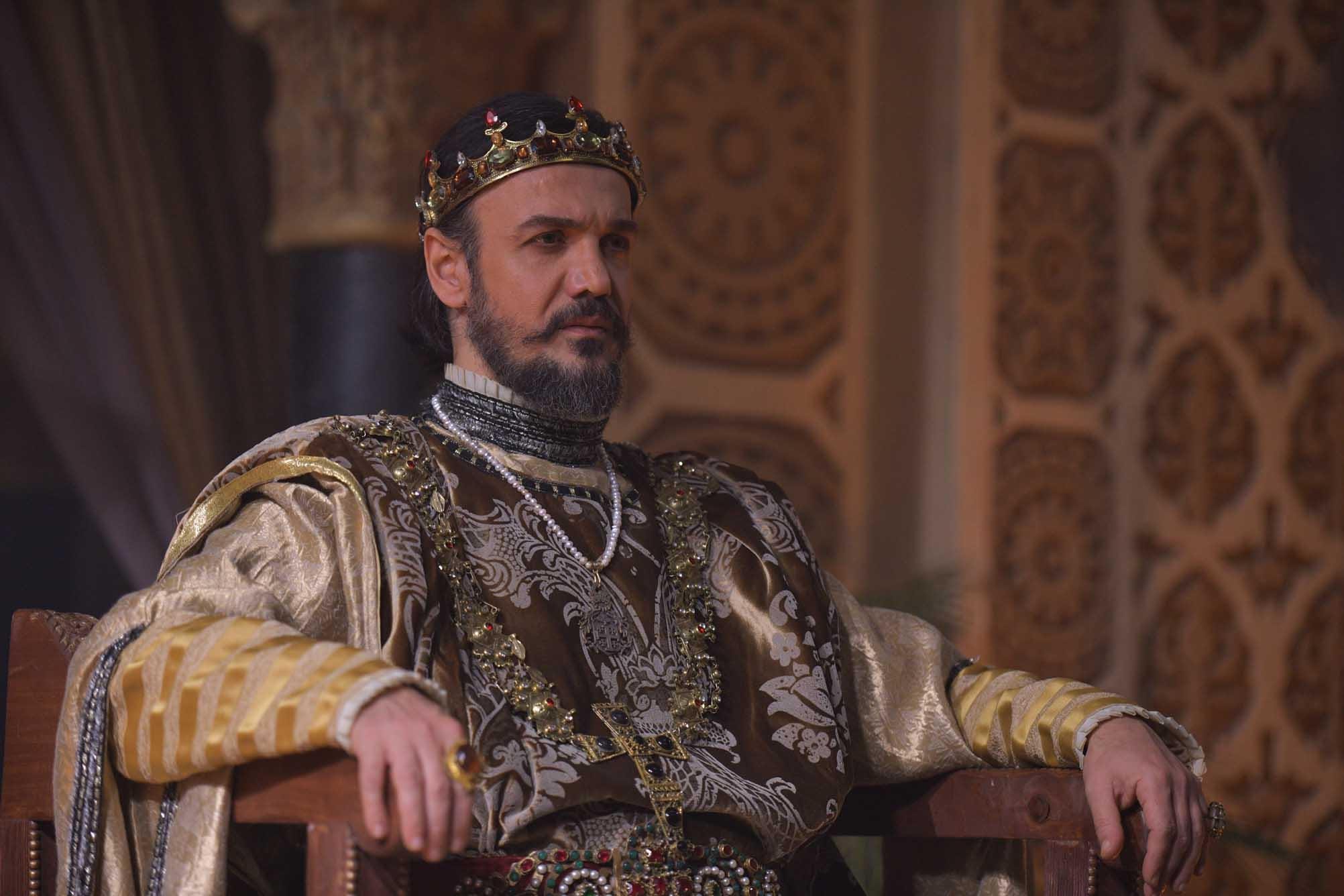 Devrim Evin as King Amalric in Saladin Ayyubi: The Conqueror of Jerusalem, TRT 1 historical drama series.