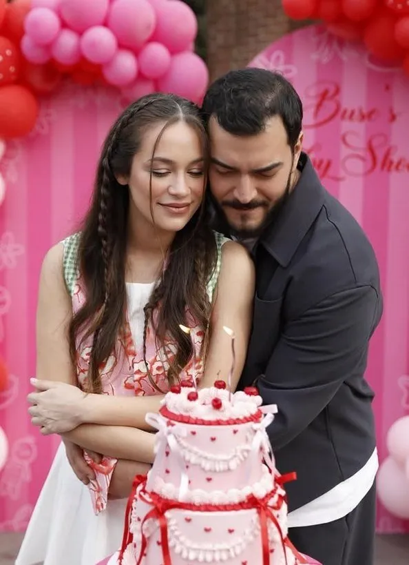 Müjde Çağrı Şensoy and Buse Arslan smiling together behind the scenes of Kuruluş Osman
Newborn baby announcement shared by Kuruluş Osman stars